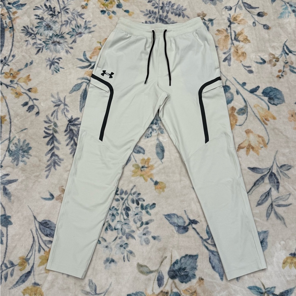 Under Armour Men's Light Gray Joggers with Black Accents M
